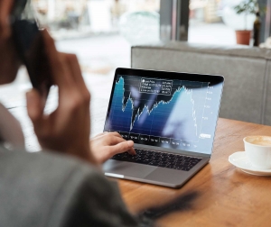 How to get into the stock market? Is now a good time to invest?